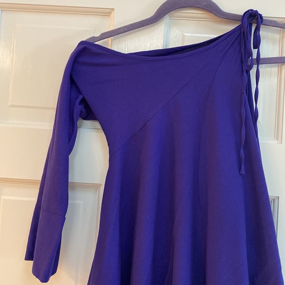 New violet one sleeve with peep hole and & tie dress-smoke free home - Picture 3 of 3